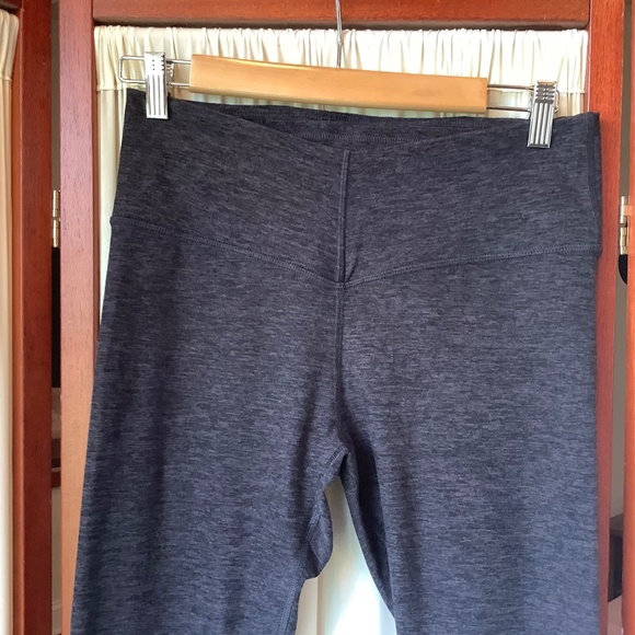 Fabletics Knit Leggings Women’s Large Heathered Black Waistband Pouch - Picture 2 of 6